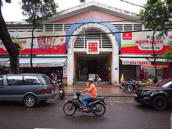 PC309542-xom-moi-market