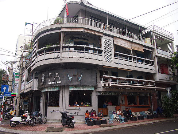 PC309569-fa-cafe
