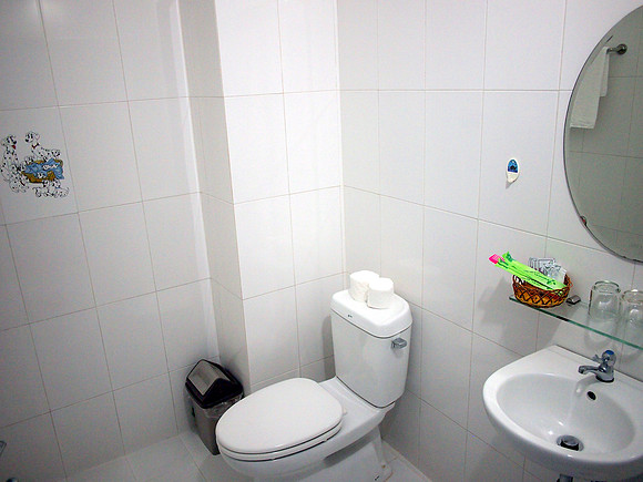 PC309589-binh-an-bathroom