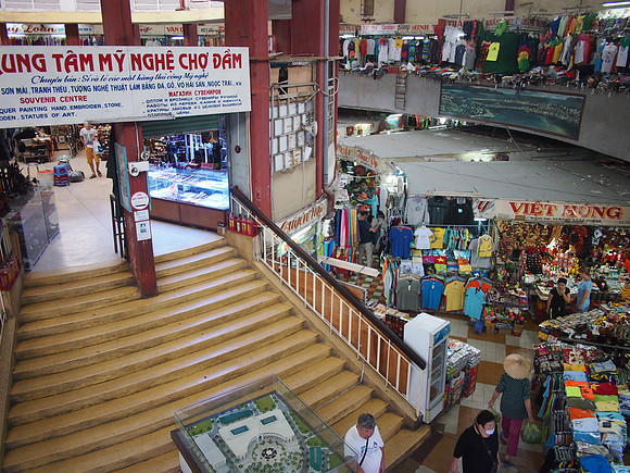 PC319662-dam-market