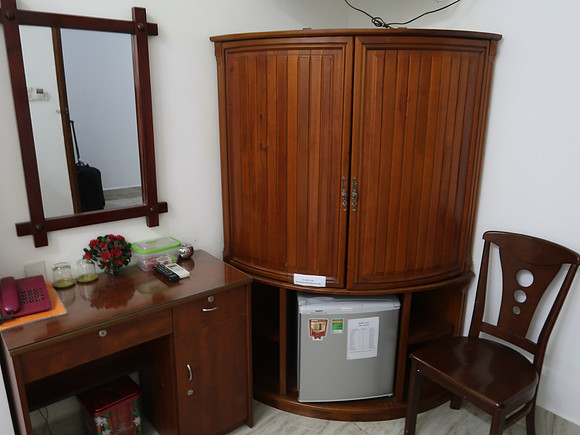IMG_7607-song-hung-desk