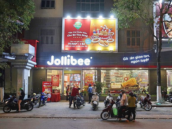 IMG_7885-jollibee