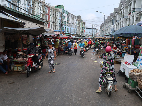 IMG_7962-nguyen-hue-market