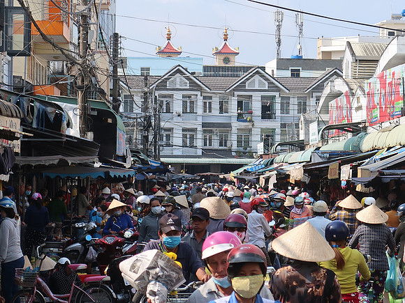 IMG_8030-market-crowd