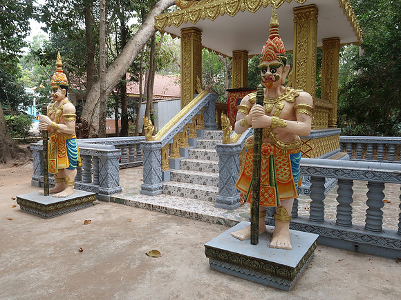IMG_8050-mahatup-pagoda-guards