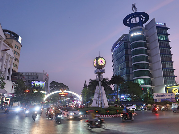 IMG_8079-clock-roundabout
