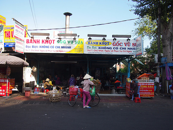 P2280146-banh-khot-goc-vu-sua
