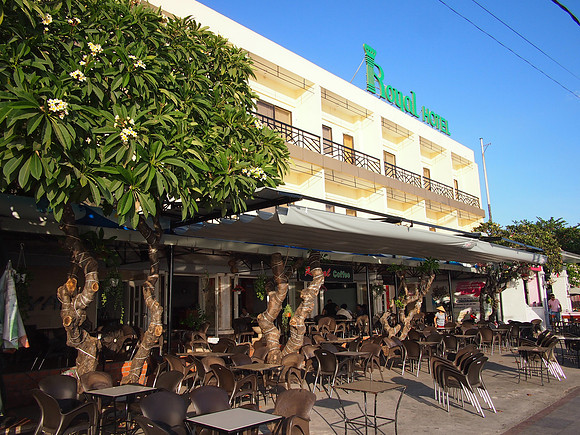 P2280184-royal-hotel