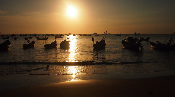 P2280209-sunset-boats
