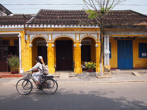P3060339-old-town-cycling