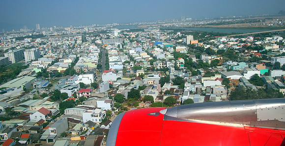 P3050258-danang-arrival