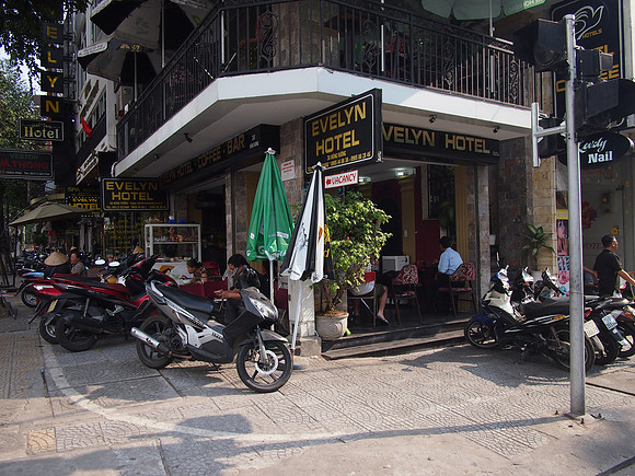 P3080486-evelyn-cafe