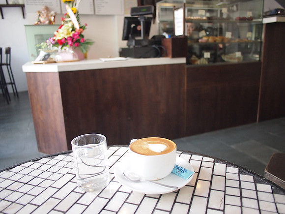 P3080490-wonderlust-cafe-latte