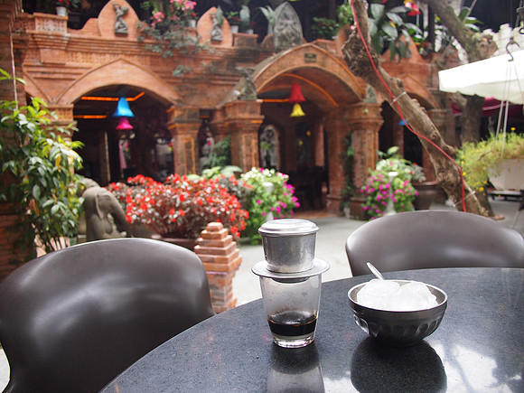 P3080497-coffee-at-pho-xua-1-cafe