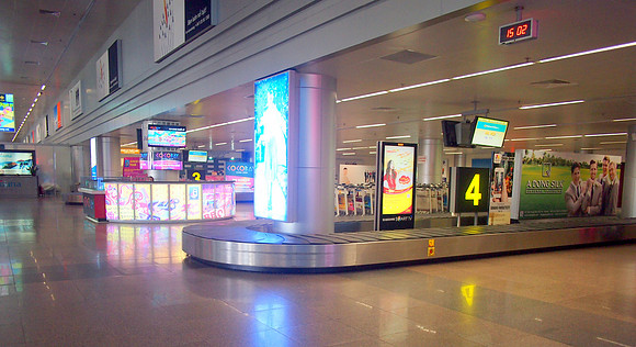 P3050264-baggage-claim