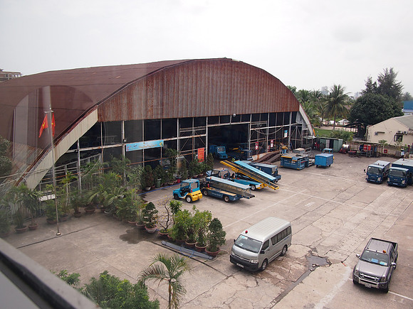 P3090533-old-hangar