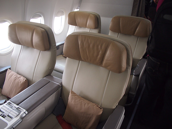 P3110665-business-class
