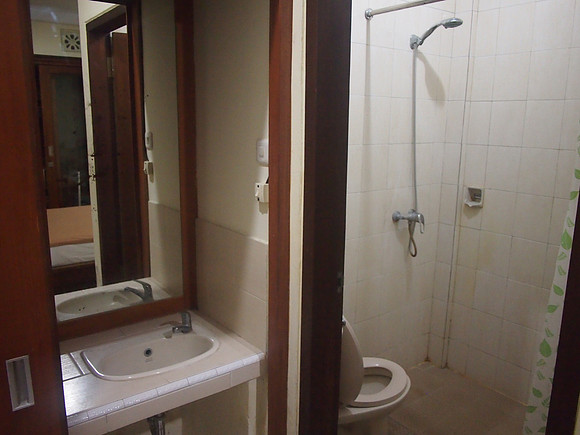 P3110693-loco-homestay-bathroom