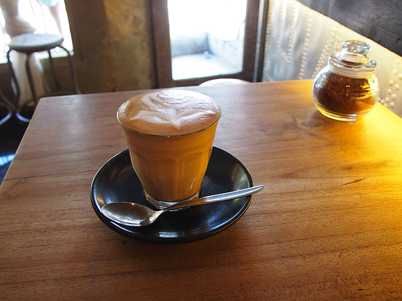 P3120700-revolver-cafe-latte