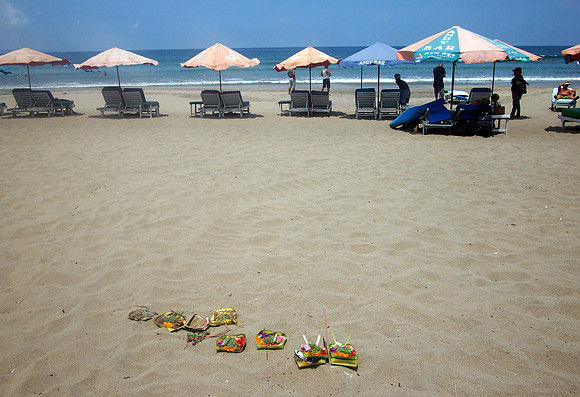 P3120741-beach-offerings