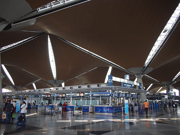P3110642-klia-check-in-hall