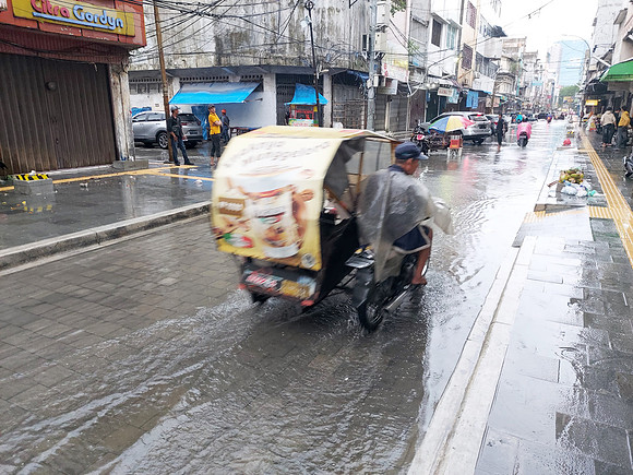 20230730_172420-flooded-jl-perniagaan