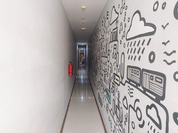 20230731_140956-kama-hallway