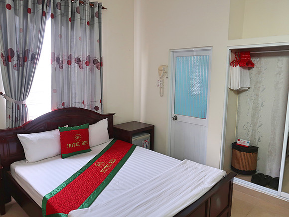 IMG_8179-red-hotel-room