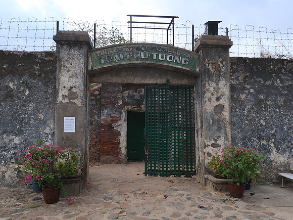 IMG_8474-prison-entrance