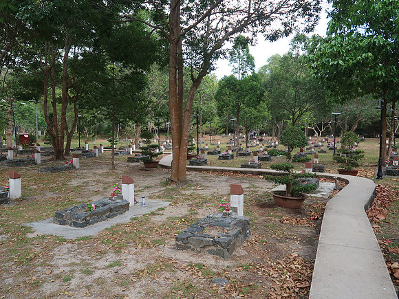 IMG_8531-hang-duong-cemetery