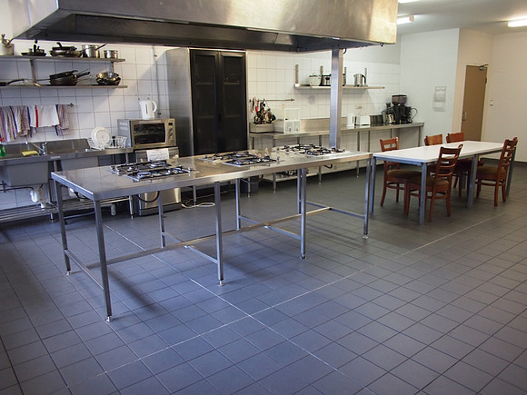 P3181120-cav-kitchen