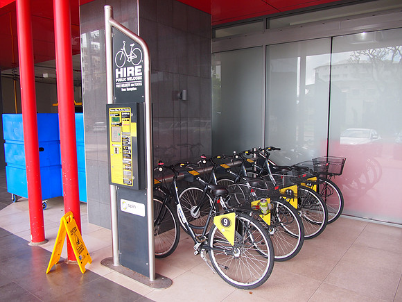 P3181130-bike-station
