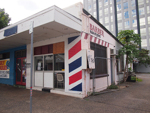 P3181158-old-barber