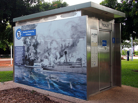 P3181161-war-mural