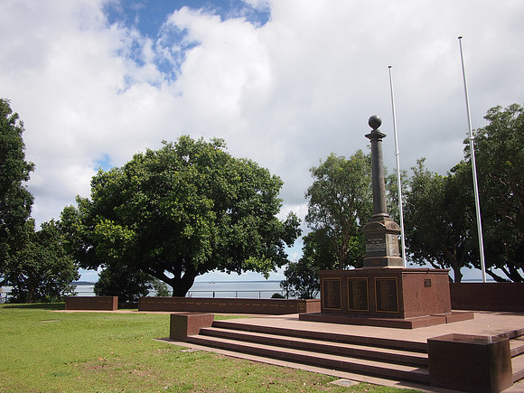 P3181166-darwin-cenotaph