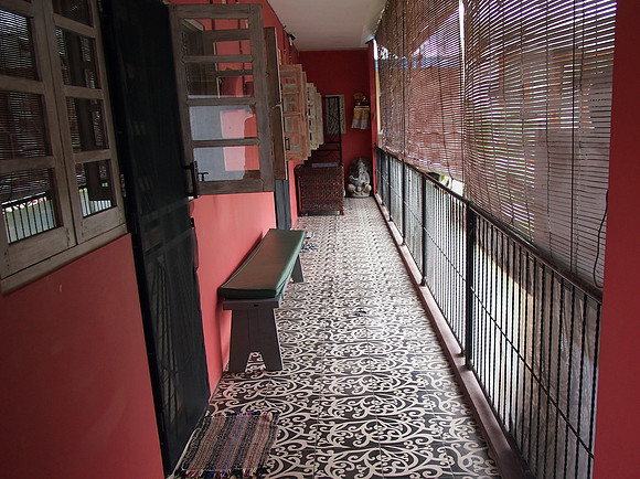 P3140821-room-entrance
