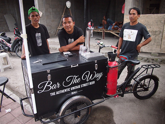 P3140866-bar-the-way