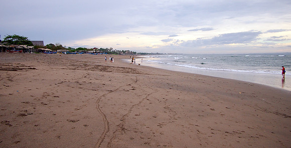 P3140921-batu-bolong-beach