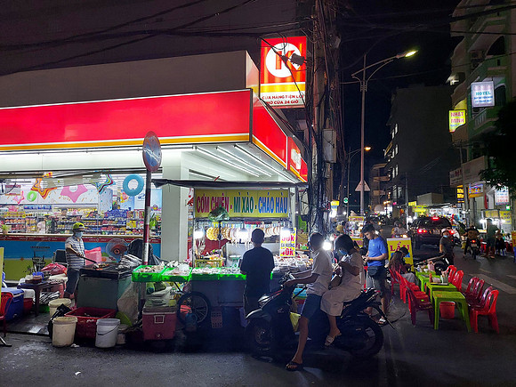 20210313_190903-circle-k-street-food