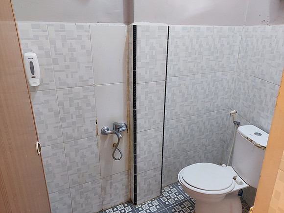 20230801_145234-gunung-sari-bathroom