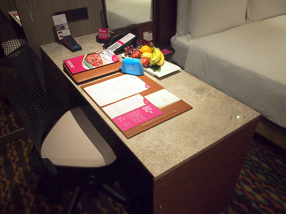 P3271487-desk