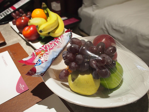 P3271492-fruit-and-snacks