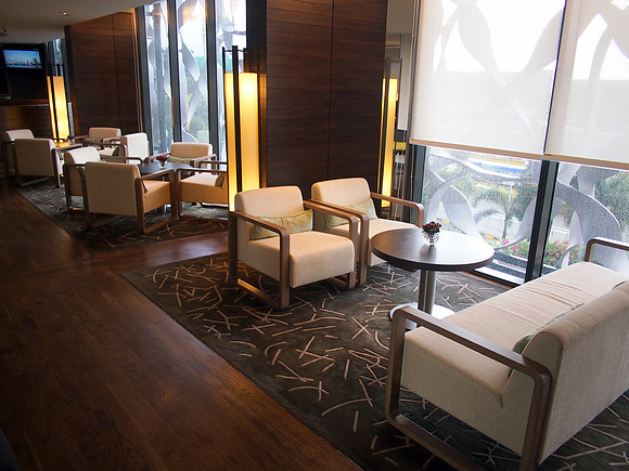 P3281524-club-lounge