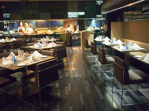 P3281551-dining-area