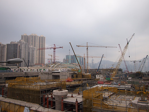 P3291647-hst-construction