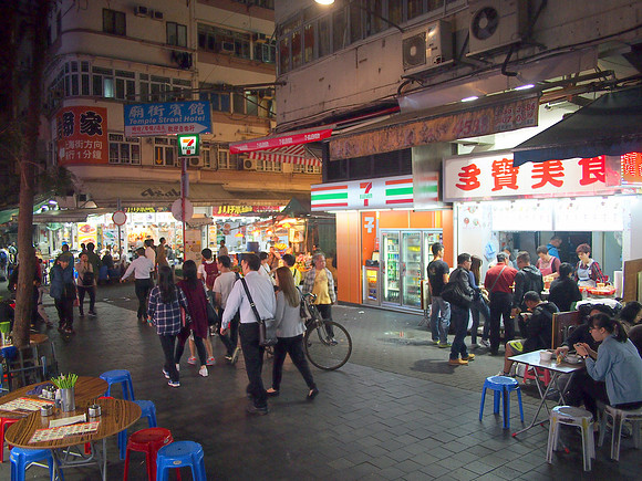 P3291702-outside-temple-street-hotel