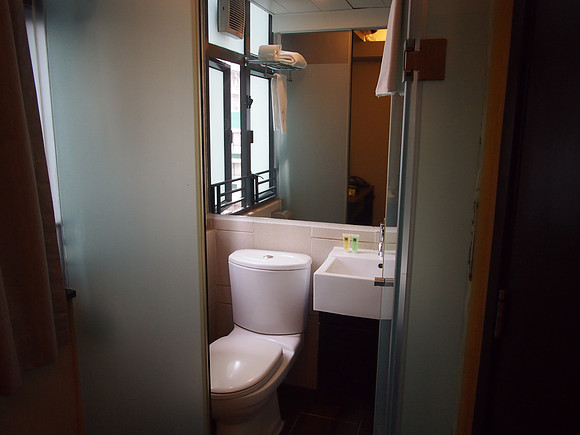 P3301740-casa-hotel-bathroom