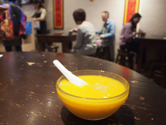 P3301757-chilled-mango-sago-cream-with-pomelo