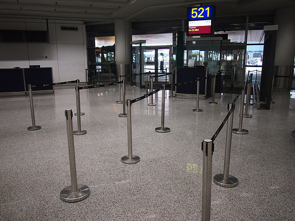 P4011853-gate-521