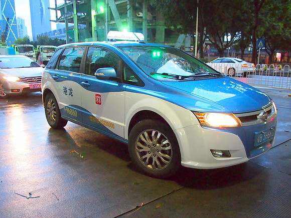 P3311836-electric-taxi